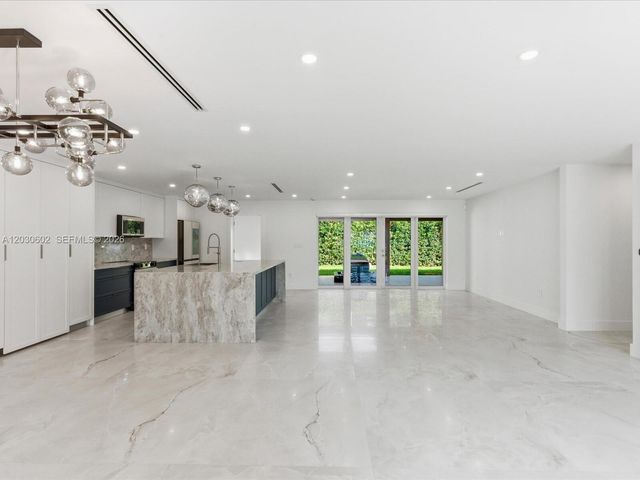 291 E Shore Drive E, Miami, FL 33133