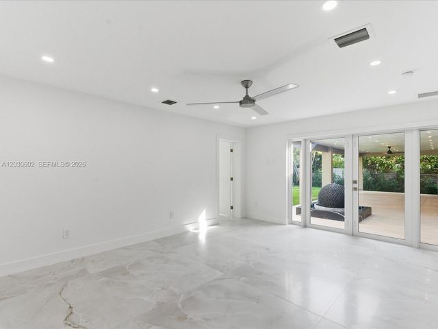 291 E Shore Drive E, Miami, FL 33133