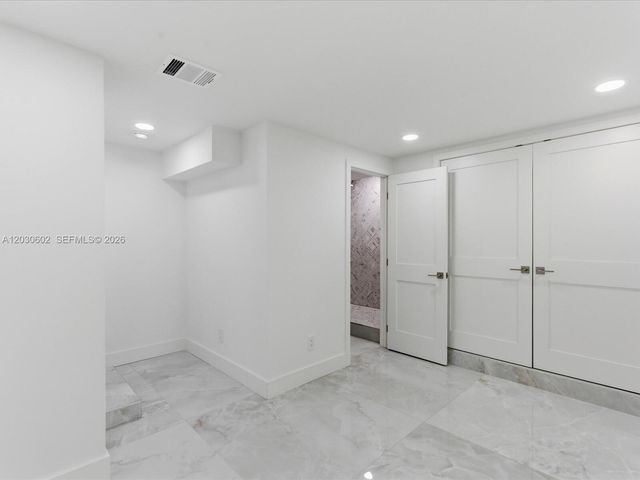 291 E Shore Drive E, Miami, FL 33133