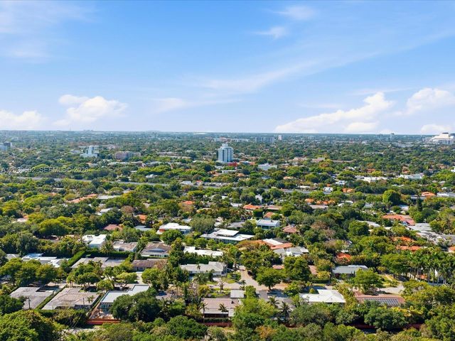291 E Shore Drive E, Miami, FL 33133
