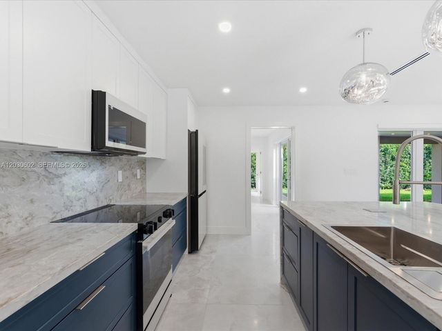 291 E Shore Drive E, Miami, FL 33133