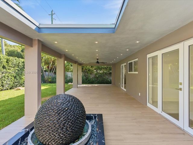 291 E Shore Drive E, Miami, FL 33133
