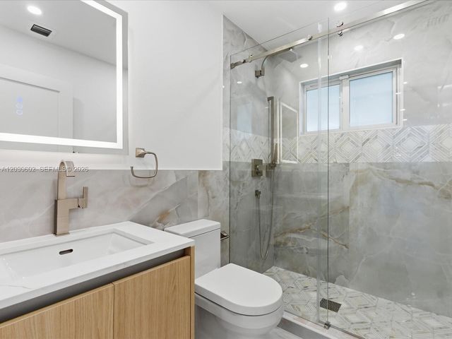 291 E Shore Drive E, Miami, FL 33133