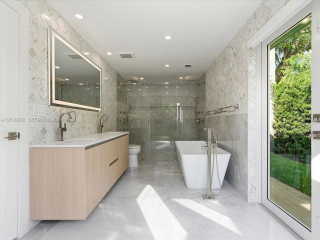 291 E Shore Drive E, Miami, FL 33133