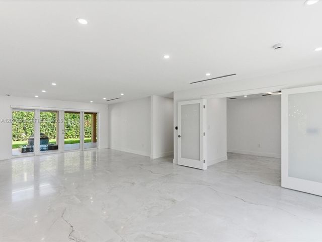 291 E Shore Drive E, Miami, FL 33133