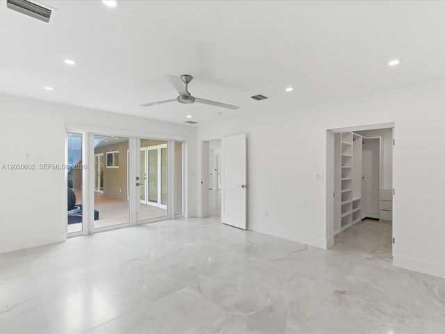 291 E Shore Drive E, Miami, FL 33133