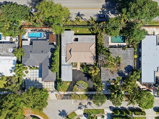 291 E Shore Drive E, Miami, FL 33133