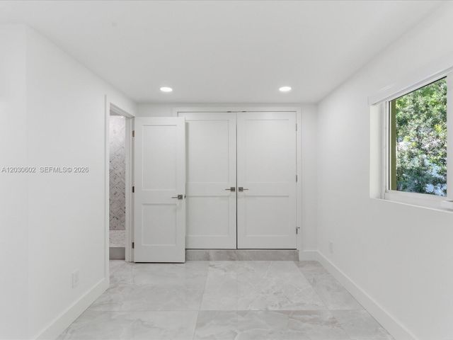291 E Shore Drive E, Miami, FL 33133