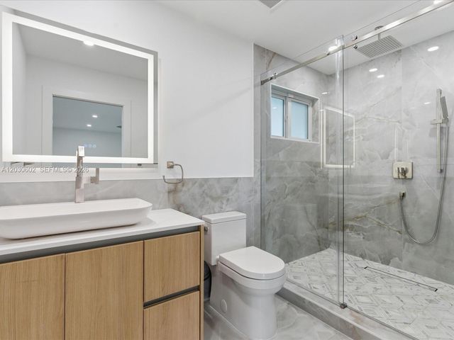 291 E Shore Drive E, Miami, FL 33133