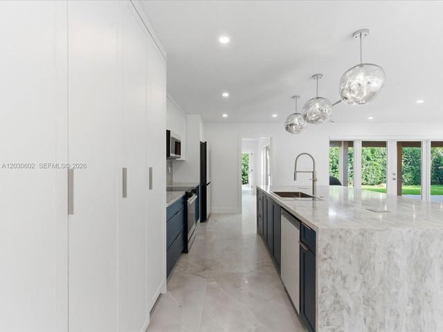 291 E Shore Drive E, Miami, FL 33133
