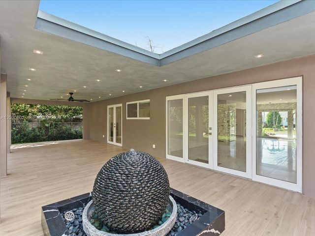 291 E Shore Drive E, Miami, FL 33133