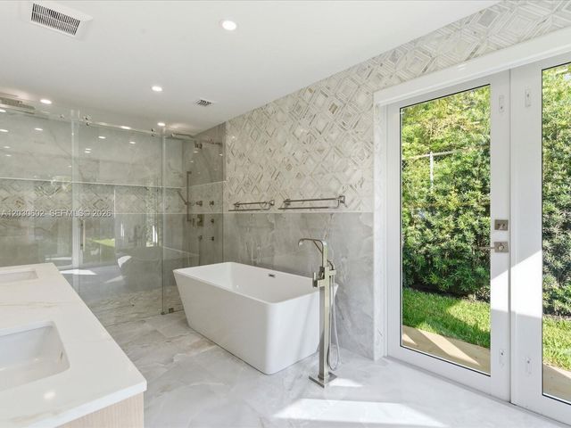 291 E Shore Drive E, Miami, FL 33133
