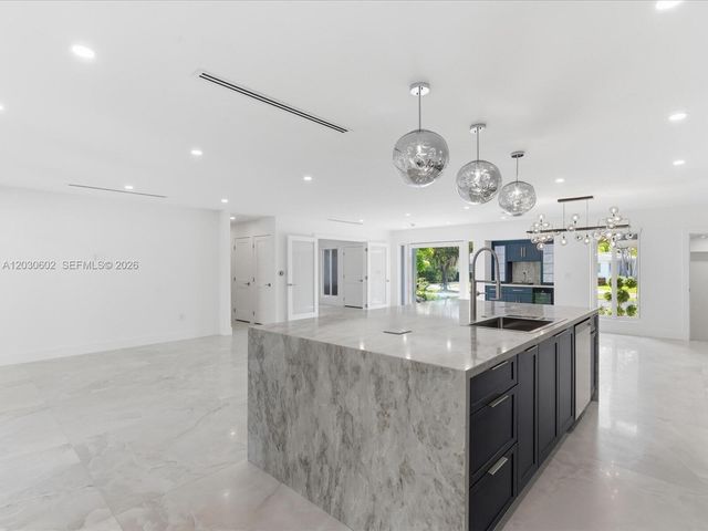 291 E Shore Drive E, Miami, FL 33133