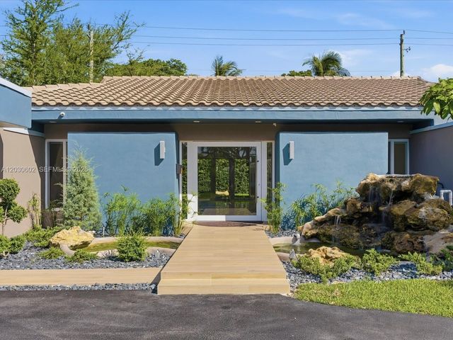 291 E Shore Drive E, Miami, FL 33133