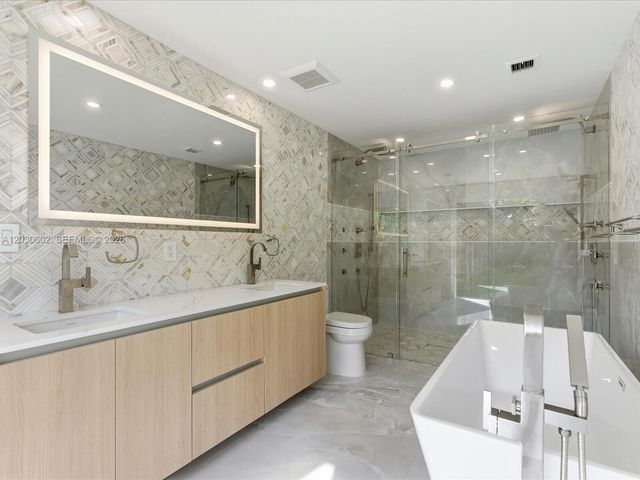 291 E Shore Drive E, Miami, FL 33133