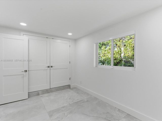 291 E Shore Drive E, Miami, FL 33133