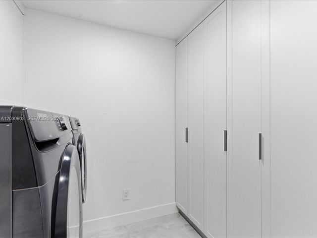 291 E Shore Drive E, Miami, FL 33133