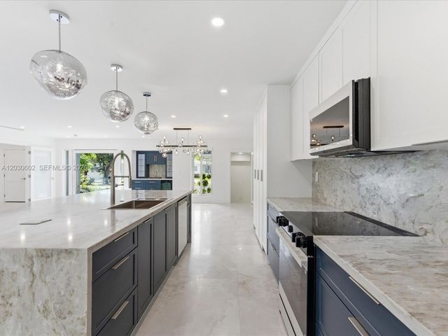 291 E Shore Drive E, Miami, FL 33133