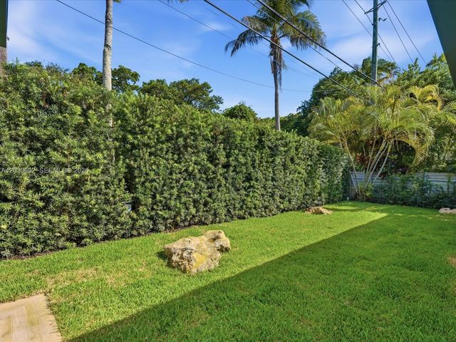 291 E Shore Drive E, Miami, FL 33133