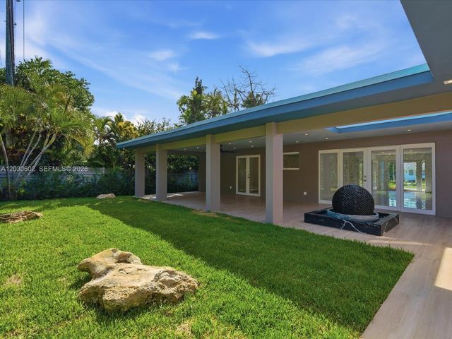 291 E Shore Drive E, Miami, FL 33133