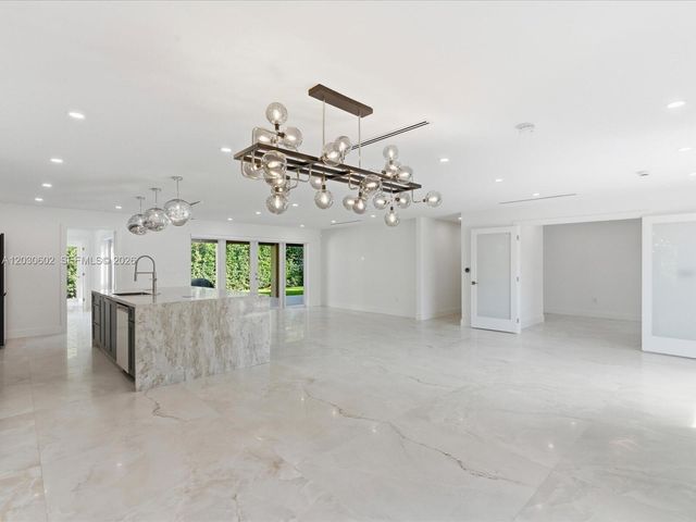 291 E Shore Drive E, Miami, FL 33133
