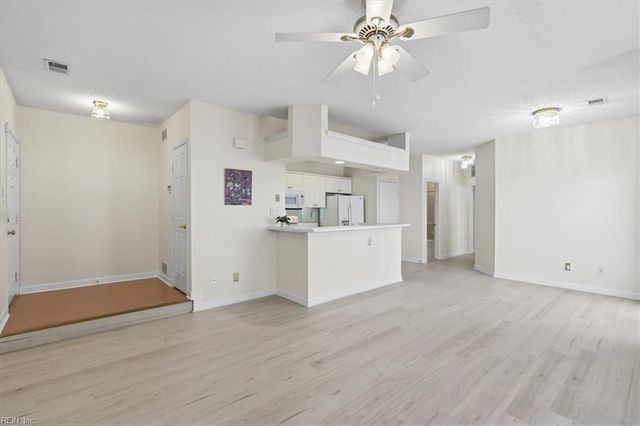 2312 Beach Haven Dr Apt 102, Virginia Beach, VA 23451