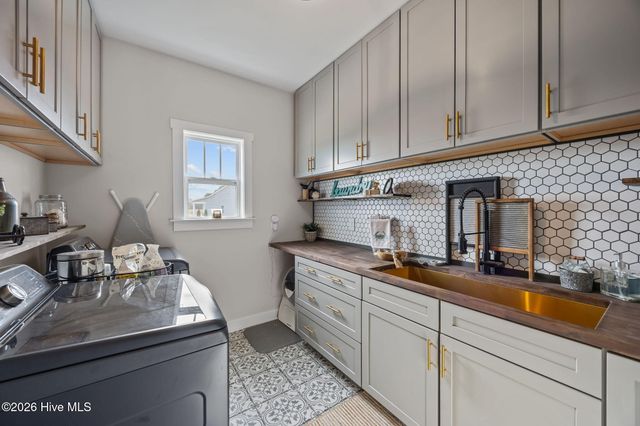 2754 Windflower Lane, Grimesland, NC 27837