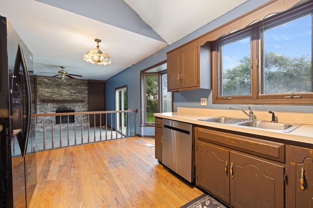 983 Valleyview Drive, Bartlett, IL 60103