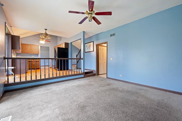 983 Valleyview Drive, Bartlett, IL 60103
