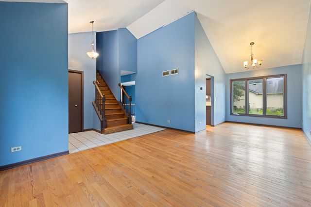 983 Valleyview Drive, Bartlett, IL 60103