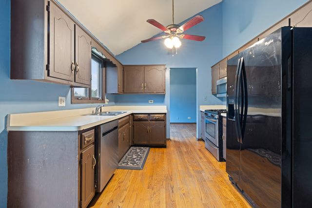 983 Valleyview Drive, Bartlett, IL 60103