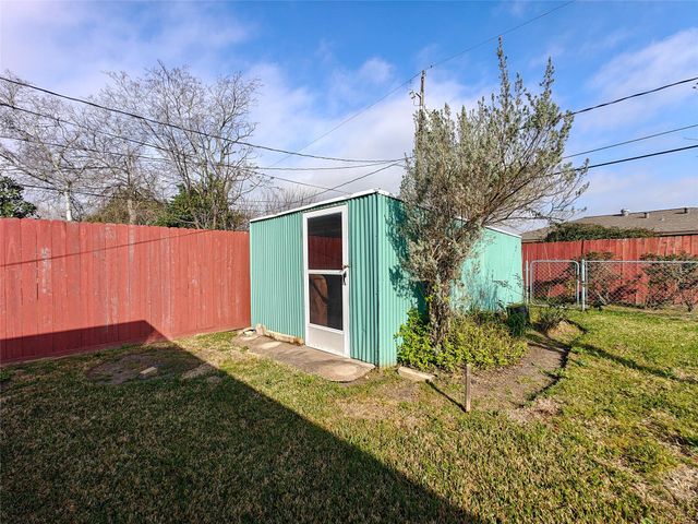 3717 Newton Drive, Pasadena, TX 77503