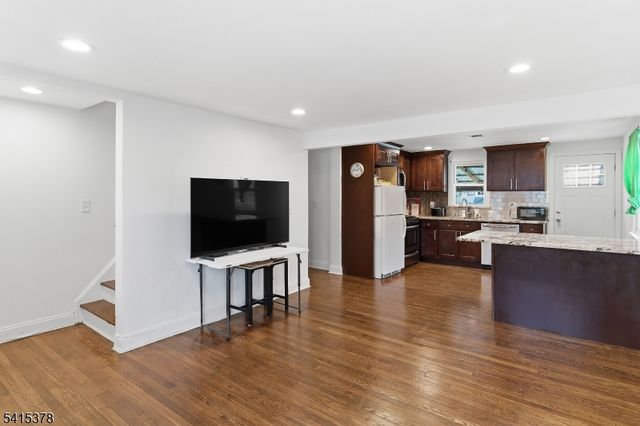 229 Hillcrest Ter, Roselle Boro, NJ 07203