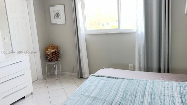 580 Egret Dr 211, Hallandale Beach, FL 33009