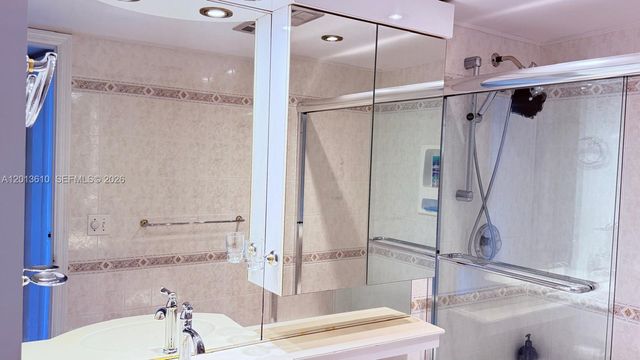 580 Egret Dr 211, Hallandale Beach, FL 33009