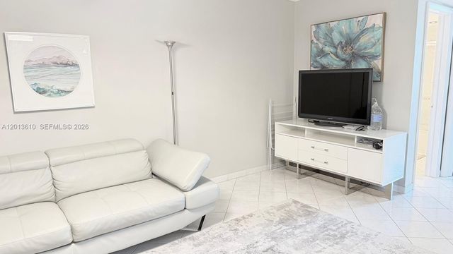 580 Egret Dr 211, Hallandale Beach, FL 33009