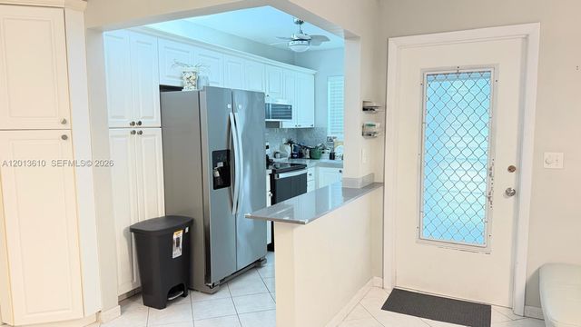 580 Egret Dr 211, Hallandale Beach, FL 33009