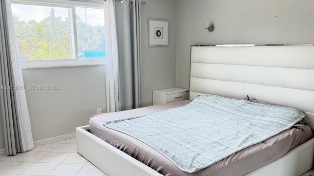 580 Egret Dr 211, Hallandale Beach, FL 33009