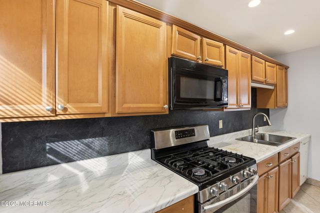 7 Citadel Court, Jackson, NJ 08527