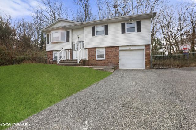 7 Citadel Court, Jackson, NJ 08527