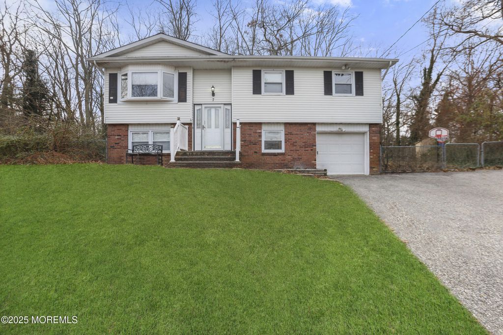 7 Citadel Court, Jackson, NJ 08527