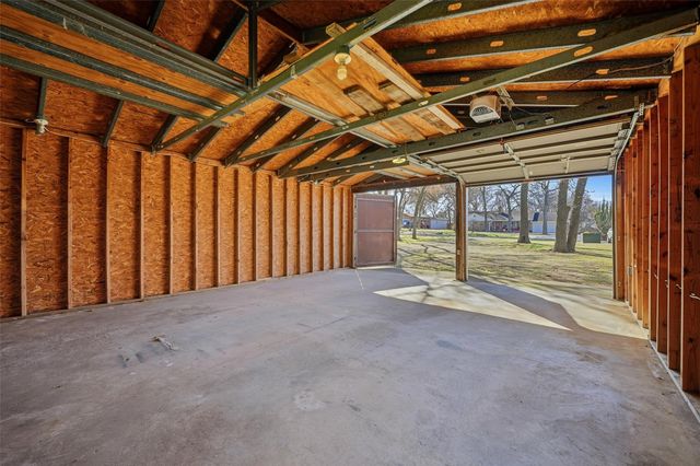 209 Modoc Trail, Lake Kiowa, TX 76240