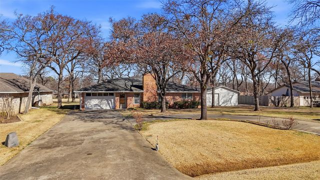 209 Modoc Trail, Lake Kiowa, TX 76240