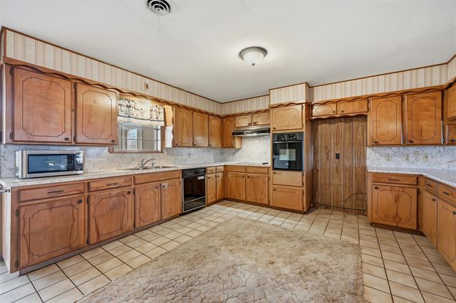 209 Modoc Trail, Lake Kiowa, TX 76240