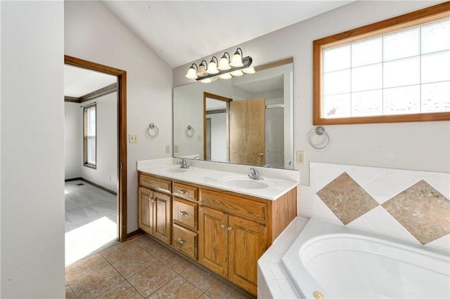 3918 Dixie Drive, Leavenworth, KS 66048