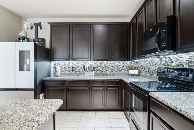 1625 Kawati Way, Krum, TX 76249