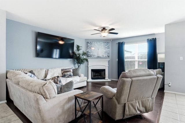 1625 Kawati Way, Krum, TX 76249