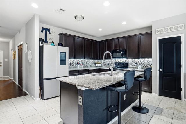 1625 Kawati Way, Krum, TX 76249