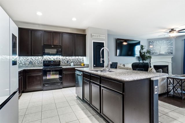 1625 Kawati Way, Krum, TX 76249