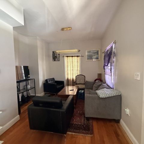 17 Wilcox St, Fall River, MA 02721